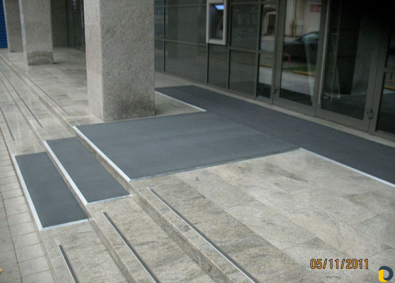 Грязезащита, коврики, покрытия противскольжения