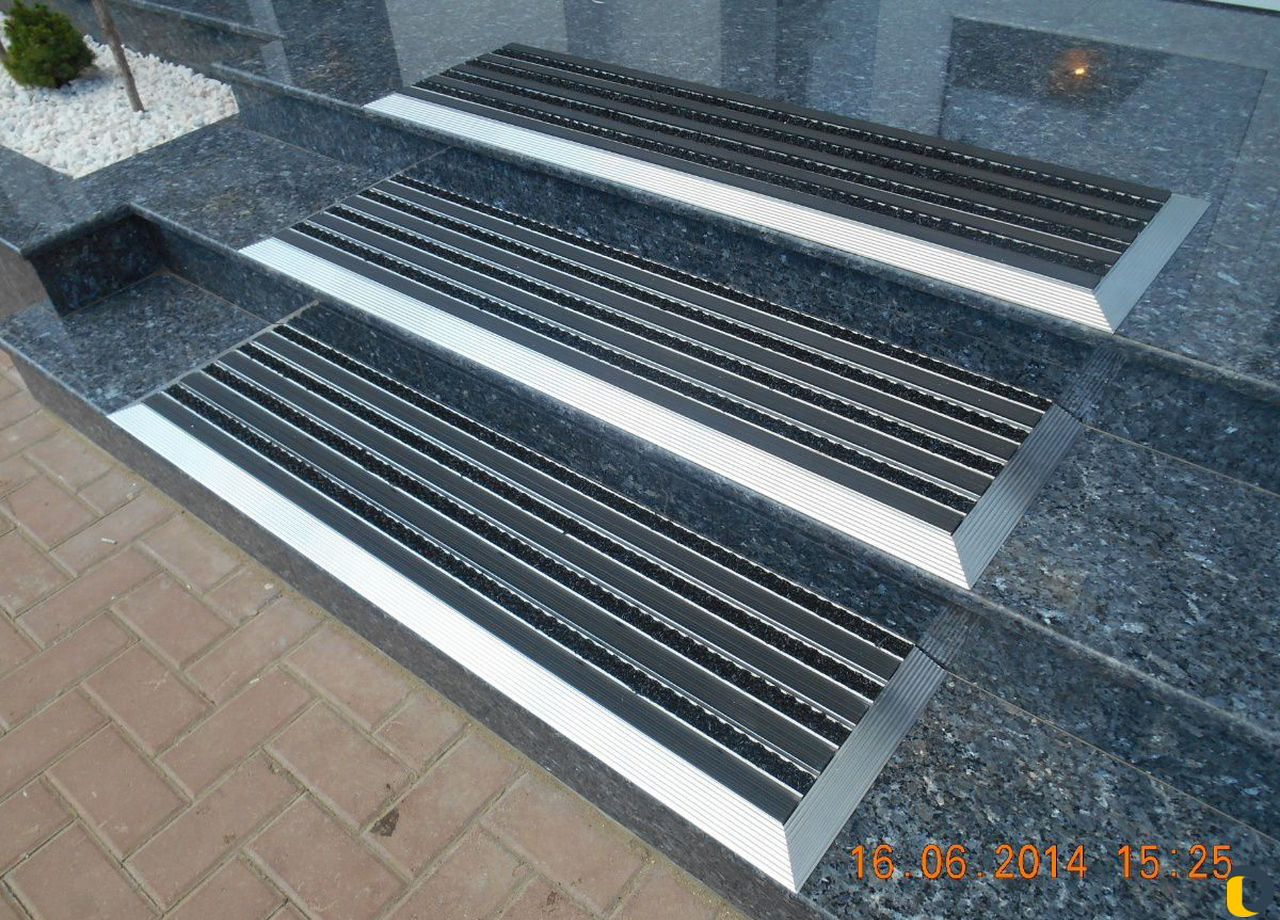 Грязезащита, коврики, покрытия противскольжения