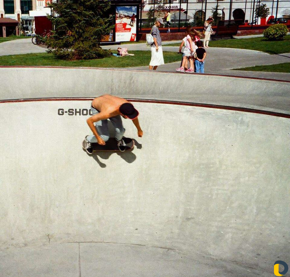 Инструктор по скейтборду