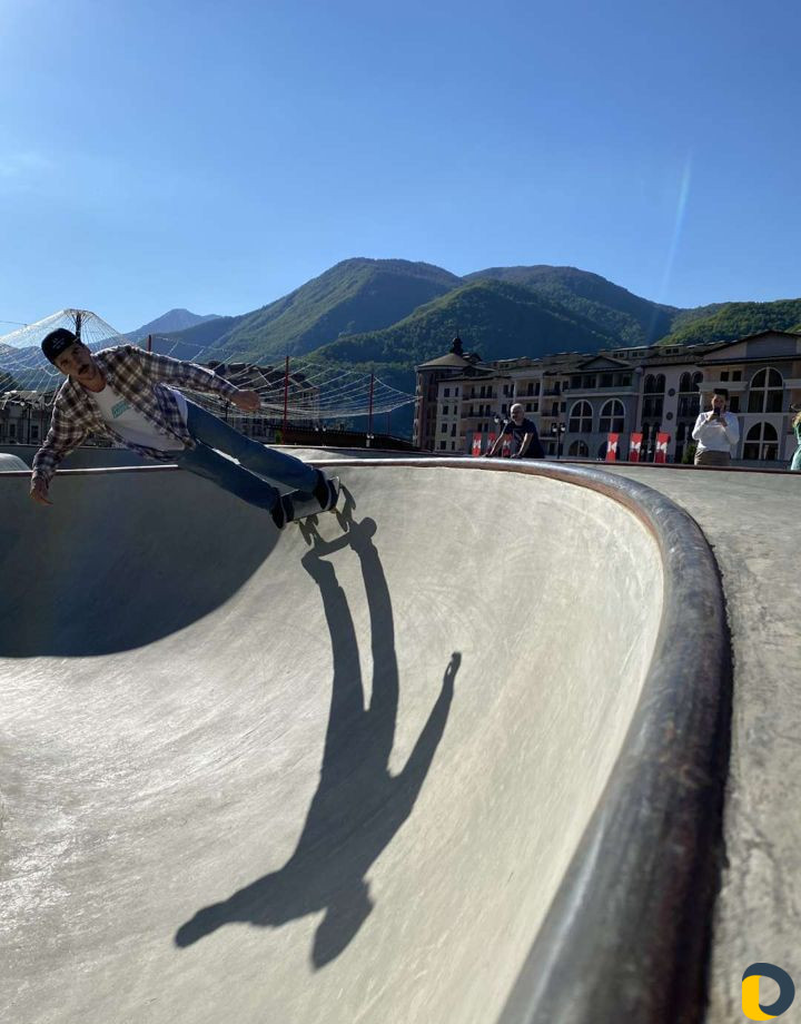 Инструктор по скейтборду