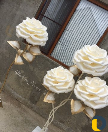 Интерьерные цветы и светильники