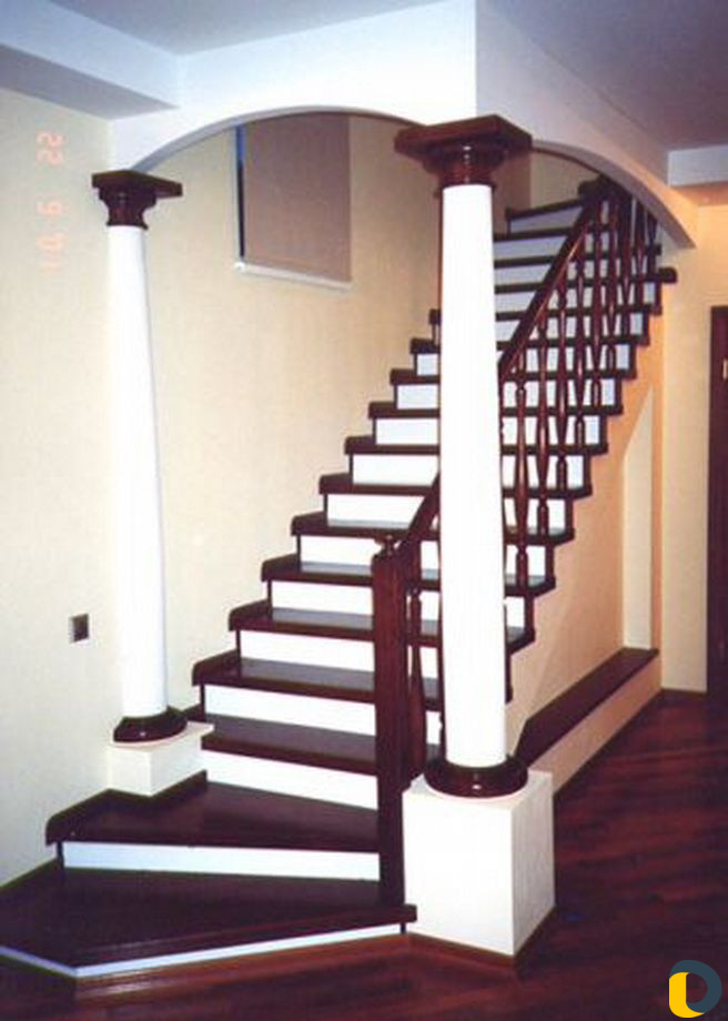 Изготовление и установка дверей и лестниц из масси