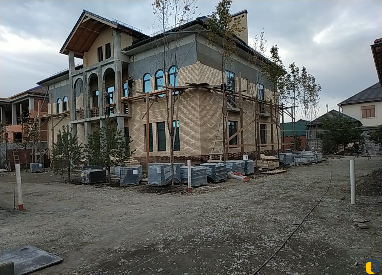 Каменщик - клинкер с цветным раствором
