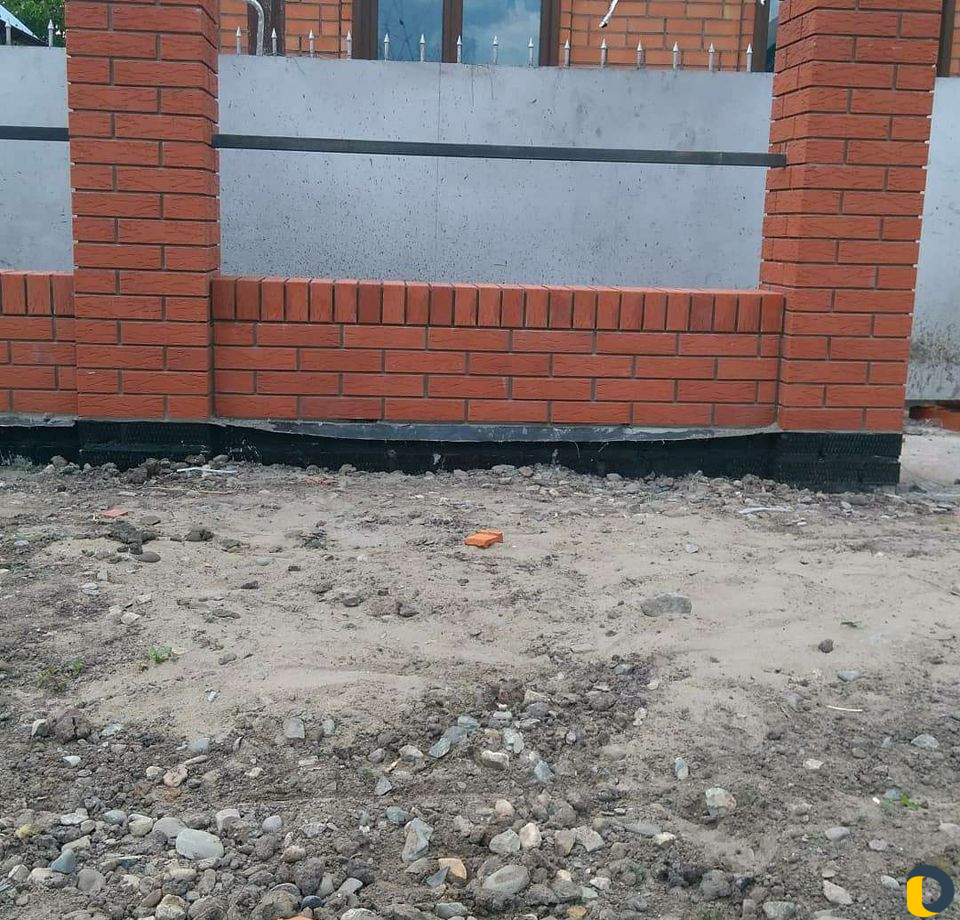 Каменщик: заборы, беседки, реставрация