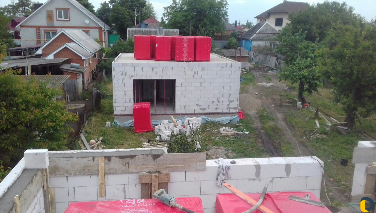 Каменщики. Кладка газоблока. Строительство