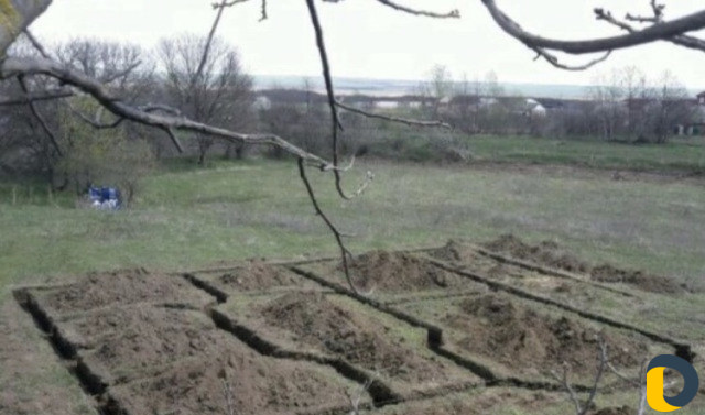 Капаем траншеи под фундамент