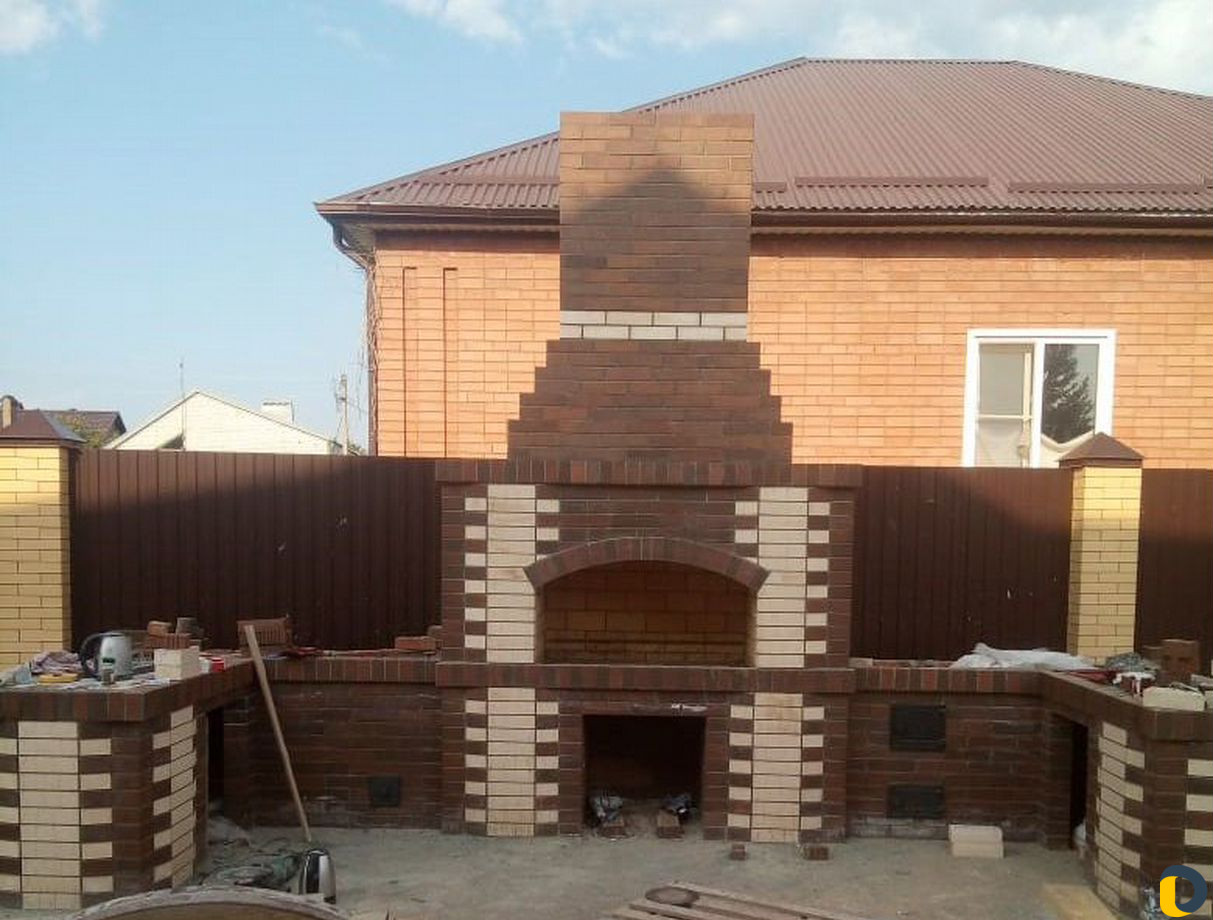 Кирпичная кладка барбекю, камины, дома