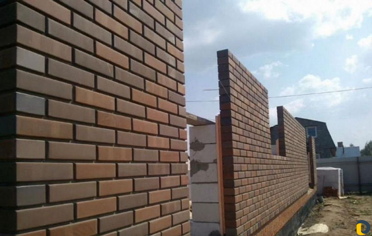 Кладка кирпича каменщики