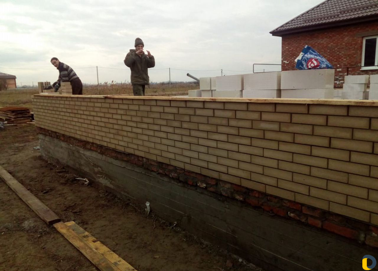 Кладка кирпича, заборов, бетонные работы