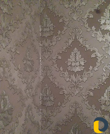 Клеем обои
