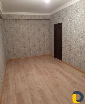 Клеим обои ламинат