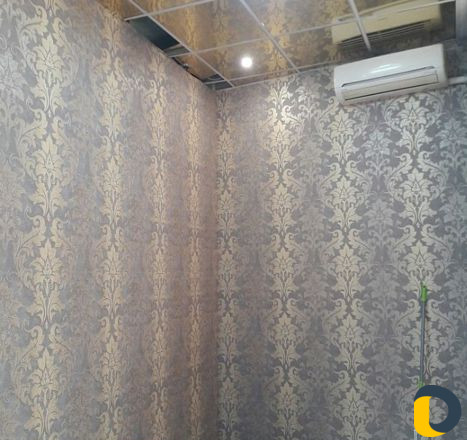 Клеим обои
