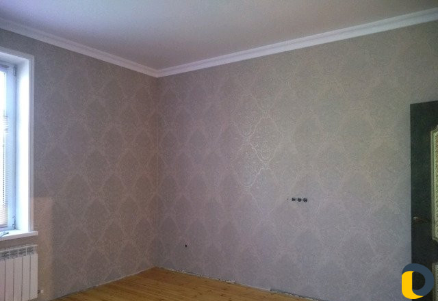Клею обои