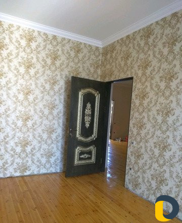 Клею обои