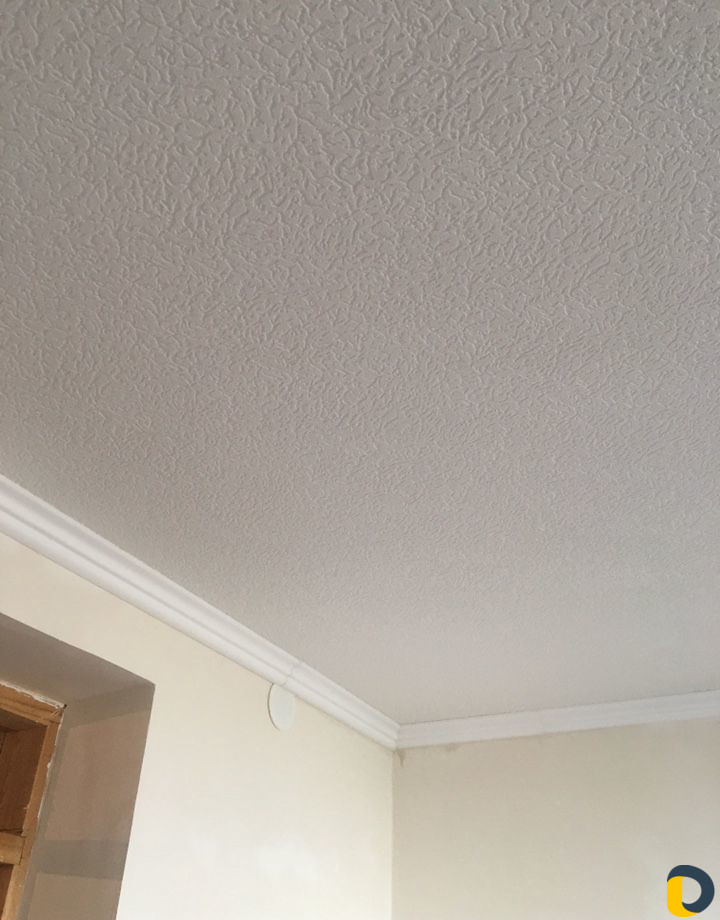 Клею обои