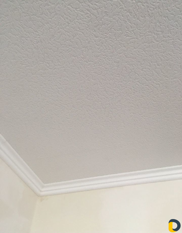 Клею обои