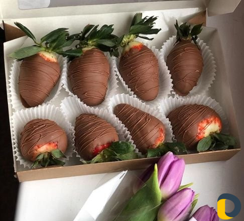 Клубника в шоколаде,банан в шоколаде,меренговый ру