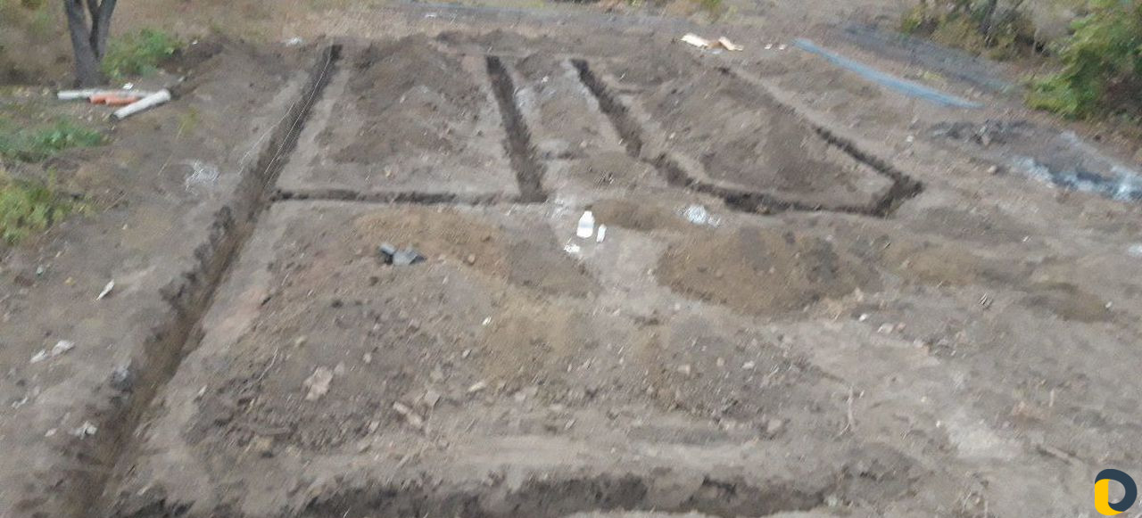 Копаем траншеи,услуги миниэкскаватора