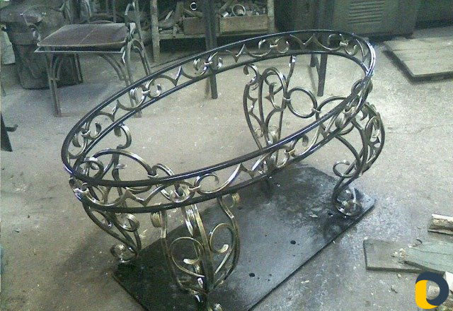 Кованные стулья и столы