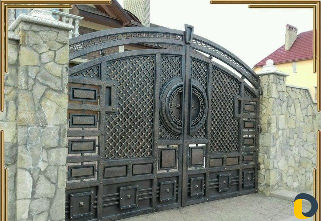 Кованные ворота и двери