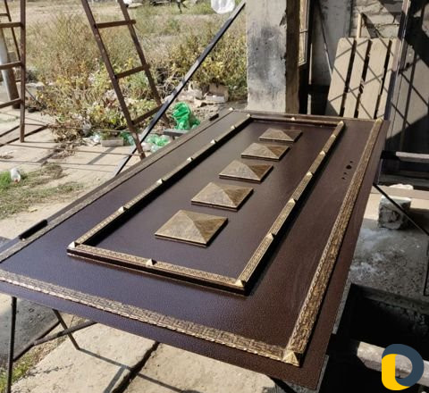 Кованые И бронь двери (ворота от 6000за кв)