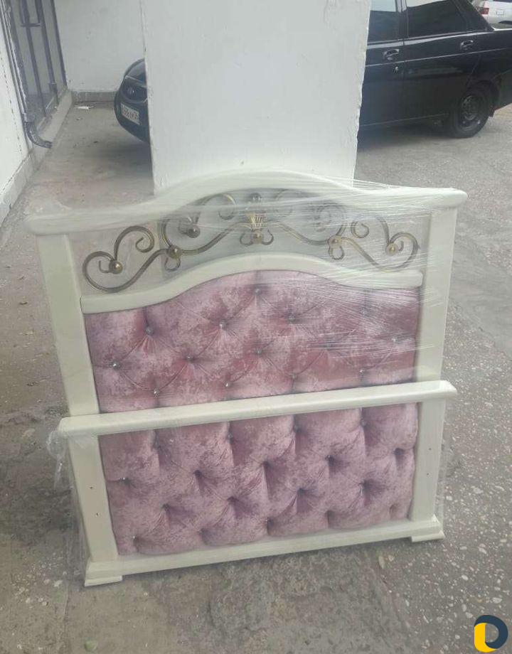 Кровать