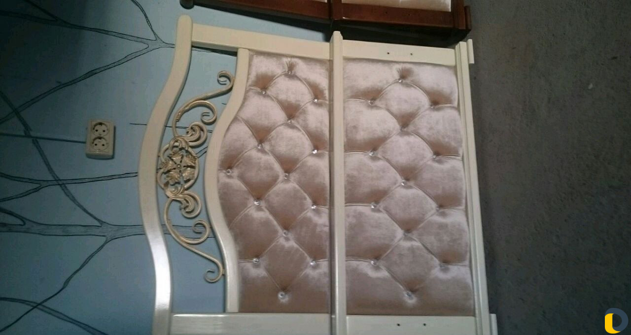 Кровать