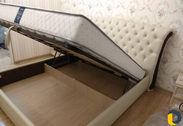 Кровать