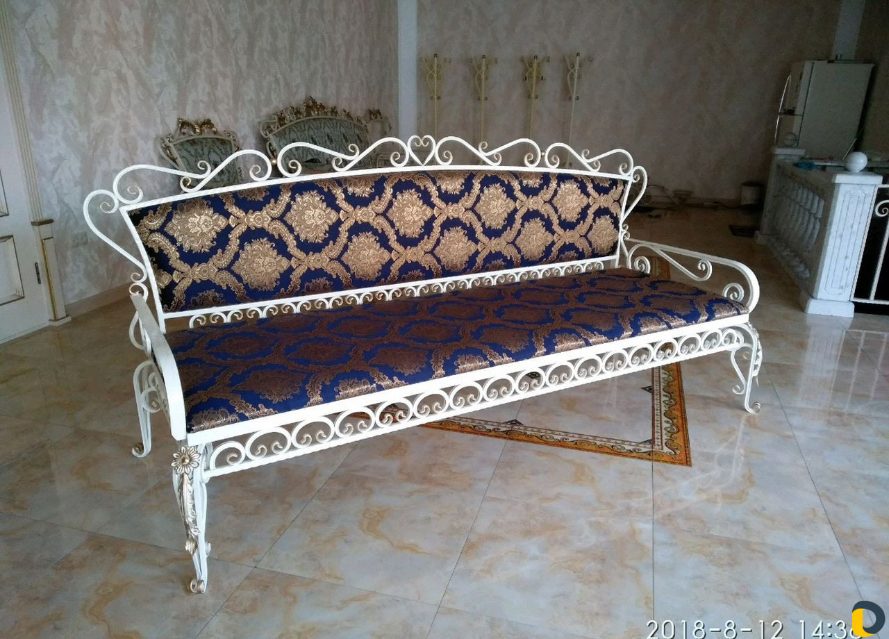 Кровати кованые люстры