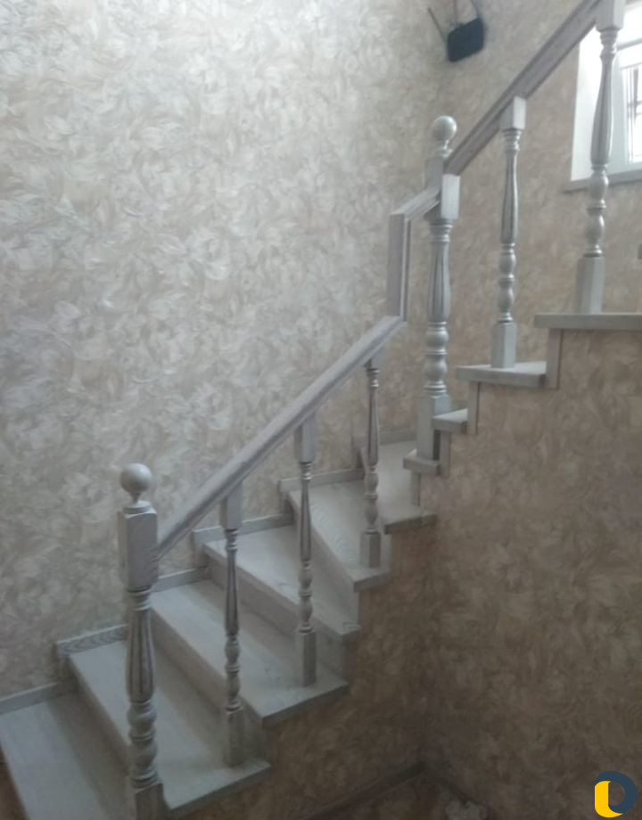Лестница из кавказского ясеня