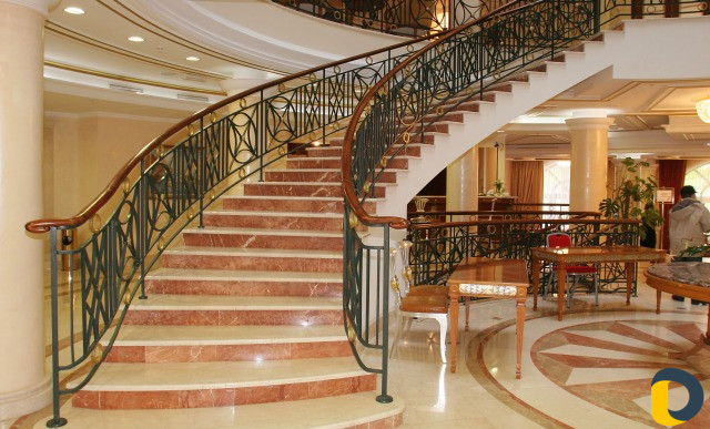Лестница из мрамора
