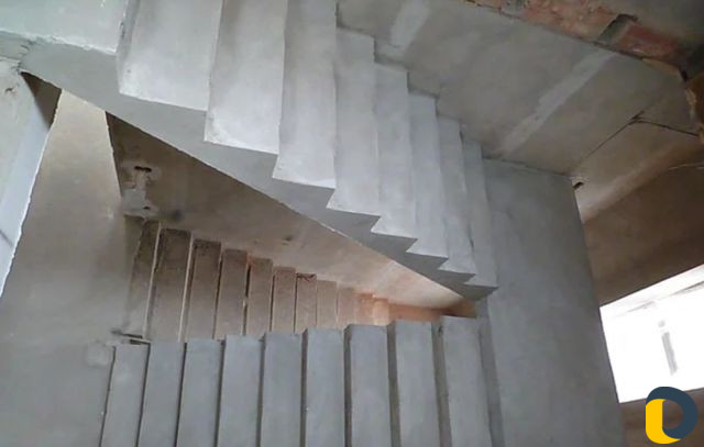 Лестници арки моналиты