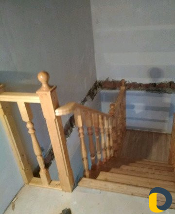 Лестницы деревянные и обшивка бетонных