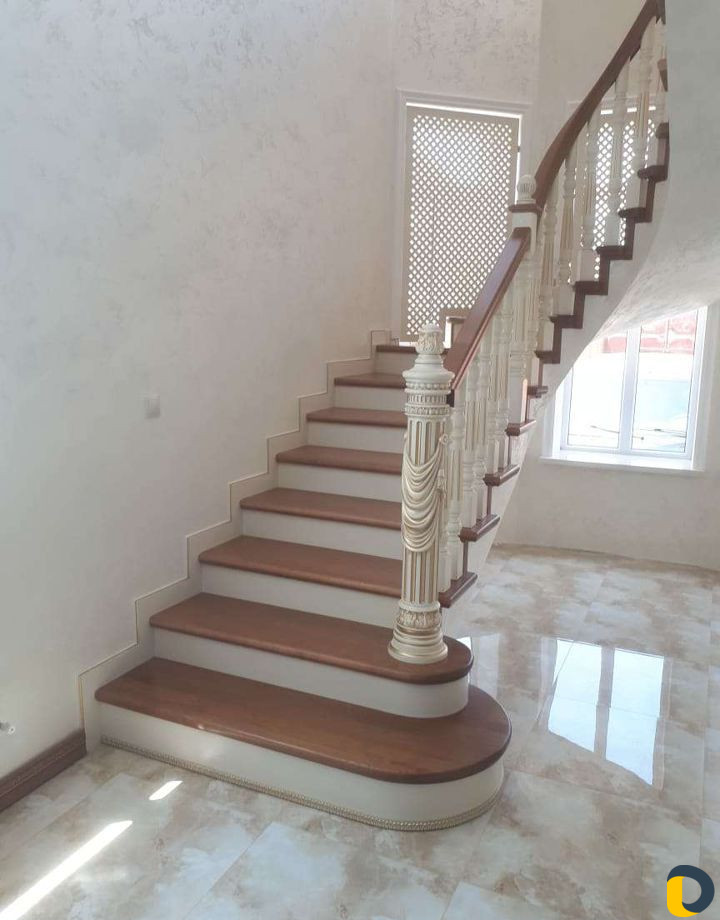 Лестницы деревянные, капители,арки