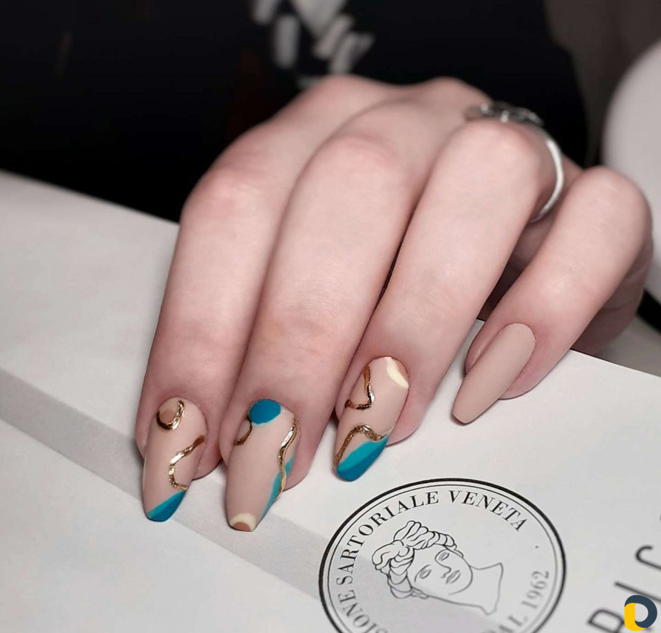 Маникюр гель-лак ЖК Московский