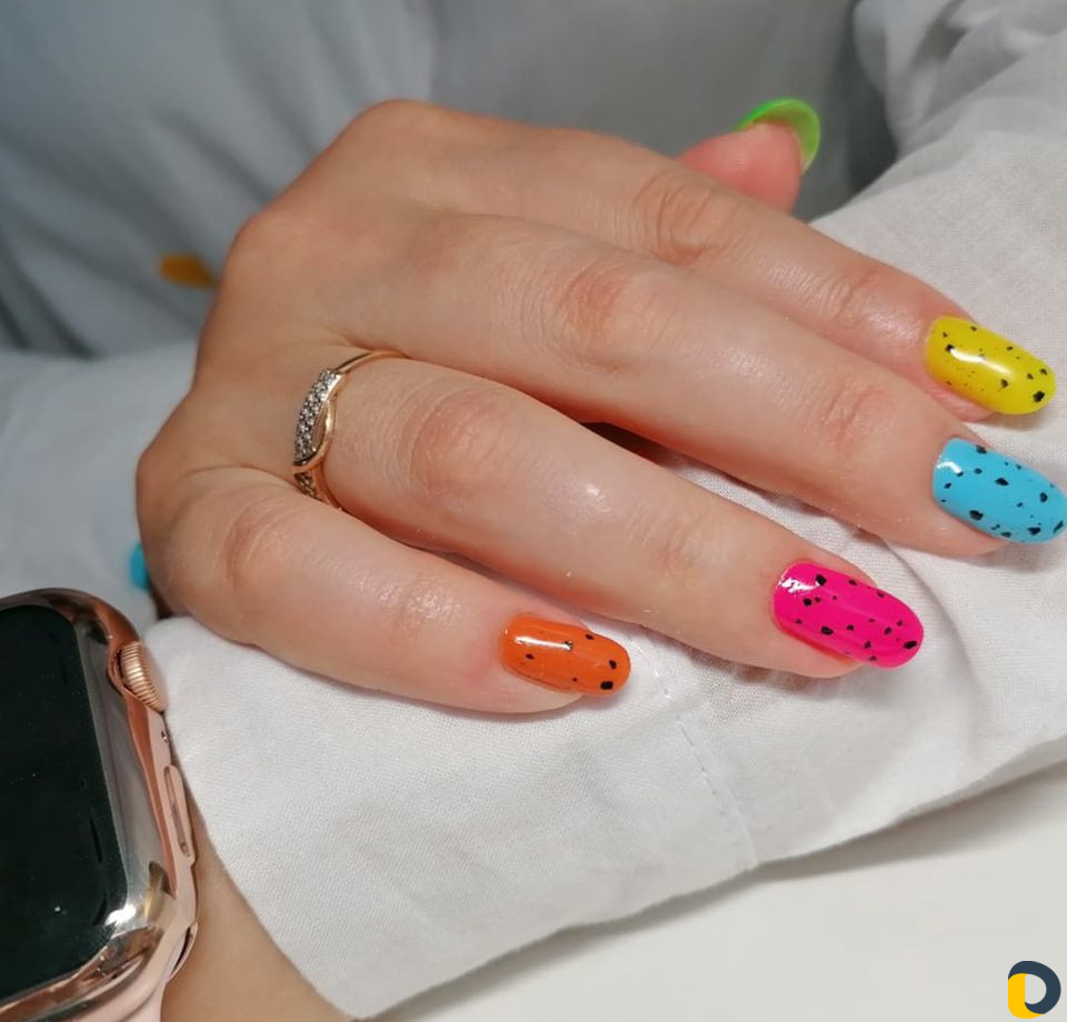 Маникюр, педикюр, наращивание ногтей