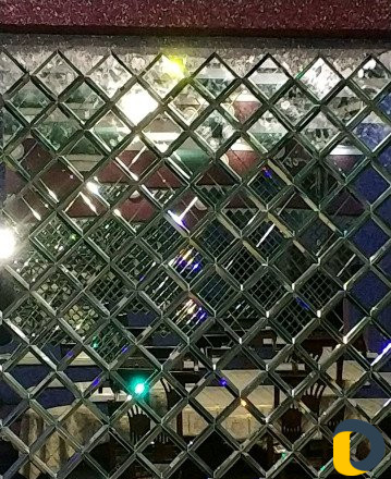 Мастер установщик зеркал ромбиков панно из зеркала