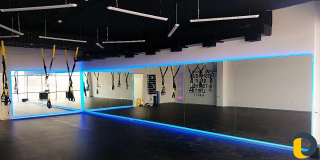 Мастер установщик зеркал ромбиков панно из зеркала