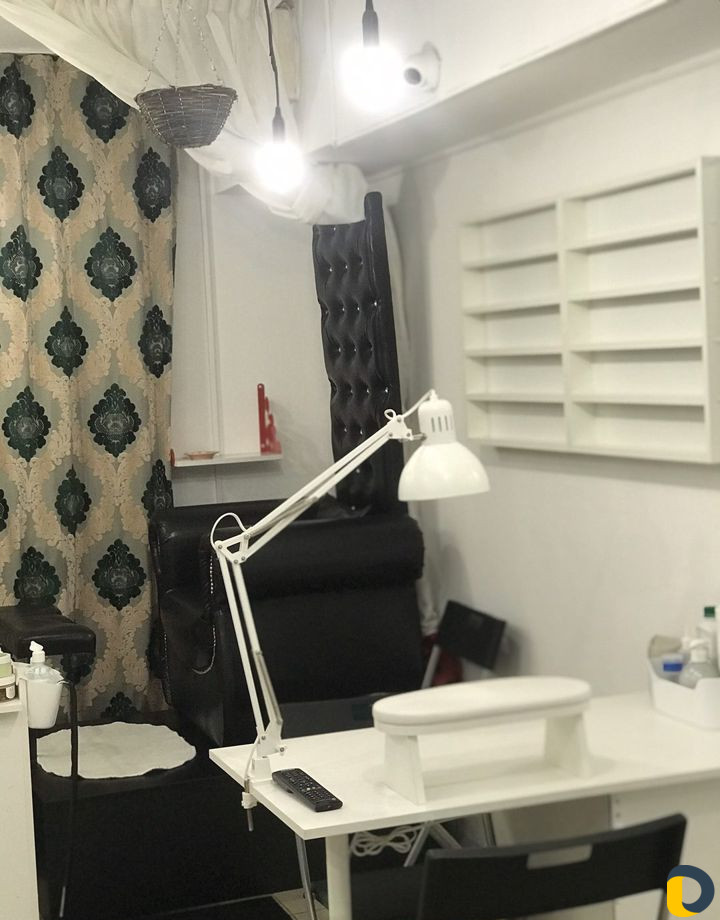 Место мастеру маникюра