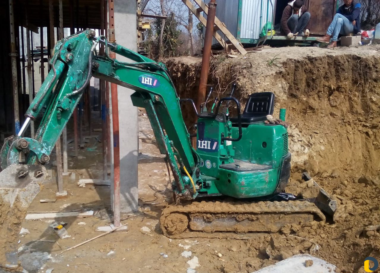 Мини-экскаватор