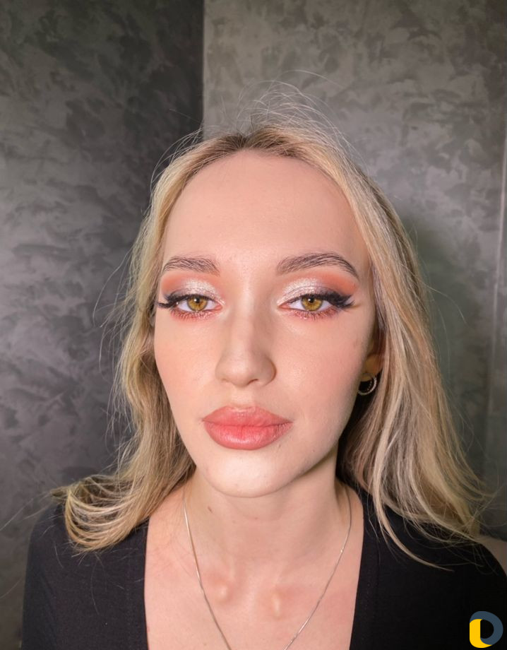 Модель на макияж