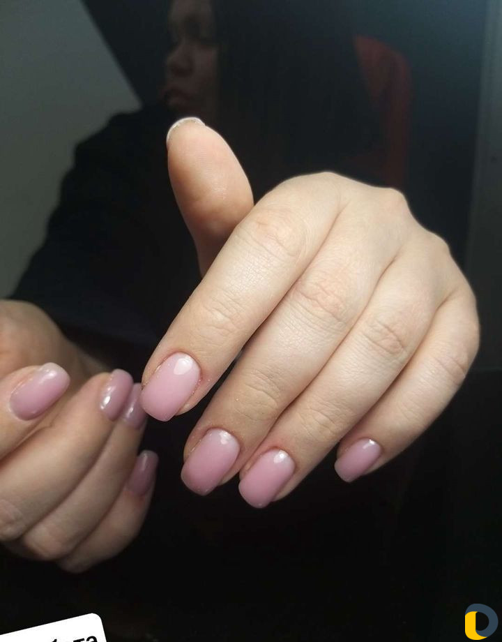 Модель на маникюр