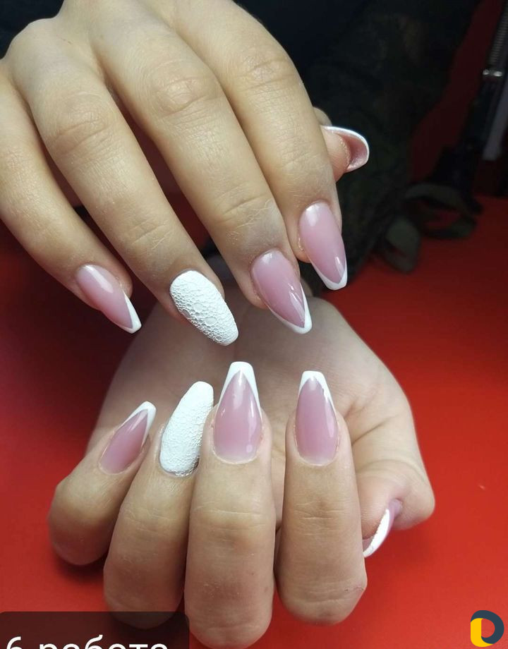 Модель на маникюр