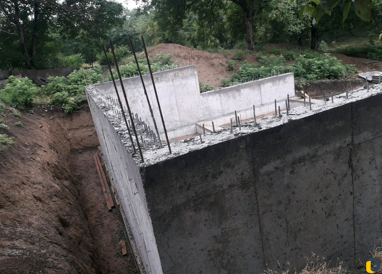 Моналит прикрити бетонне работа и леснитча