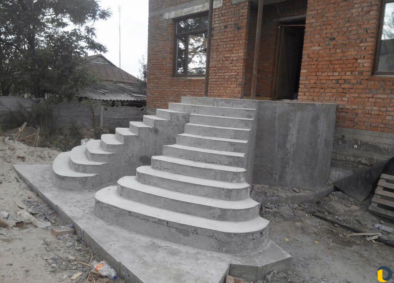 Монолитные лестницы, ступеньки, пандусы