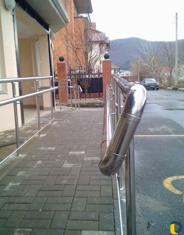 Монтаж перил, ограждения, пандус