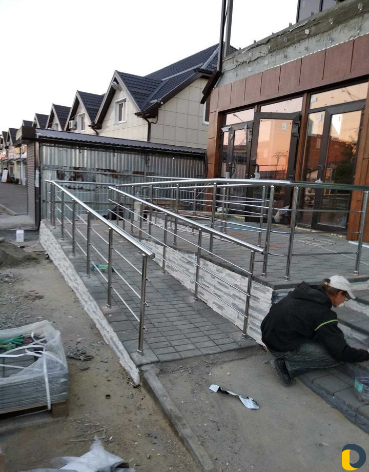 Монтаж перил, ограждения, пандус