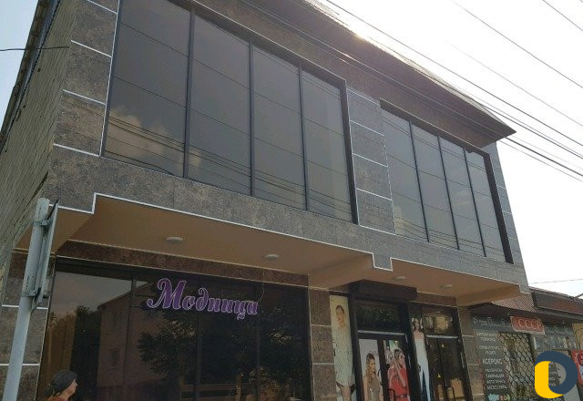 Мойка окон фасадов витрин