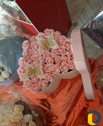 Мыльные цветы, шары, живые цветы