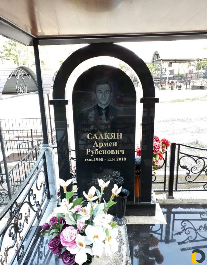 Надгробные памятники